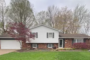 1010 Royal Dr, Amherst, OH 44001 - Photo 2