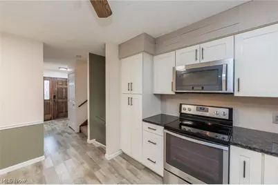 1010 Royal Drive, Amherst, OH 44001 - Photo 10