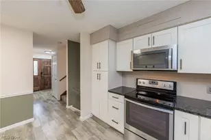 1010 Royal Dr, Amherst, OH 44001 - Photo 10