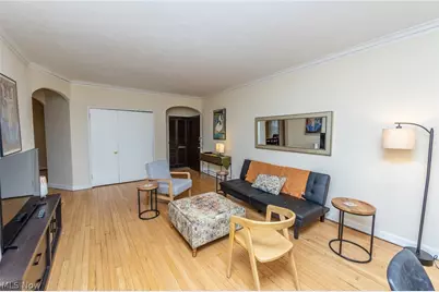 2330 Euclid Heights Boulevard #105, Cleveland Heights, OH 44106 - Photo 4