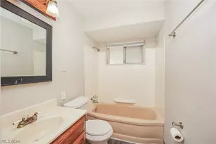 6045 Dunham Rd, Maple Heights, OH 44137 - Photo 12