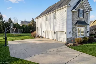 11530 Monarch Court, Concord Twp, OH 44077 - Photo 2