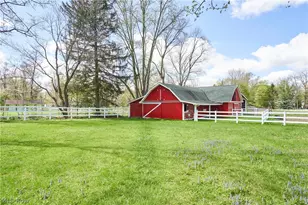 535 Crystal Lake Rd, Akron, OH 44333 - Photo 2