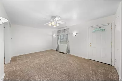 25 S Van Buren Avenue, Barberton, OH 44203 - Photo 6