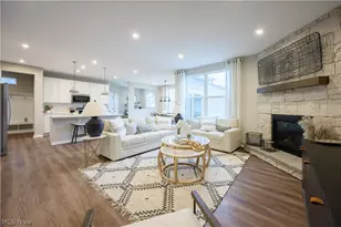 26353 Grand Vw Dr, Olmsted Twp, OH 44138 - Photo 4