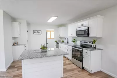 1548 Sunside Drive, Akron, OH 44321 - Photo 12