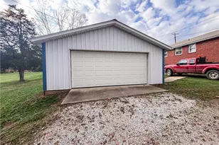 724 E Main St, Barnesville, OH 43713 - Photo 24