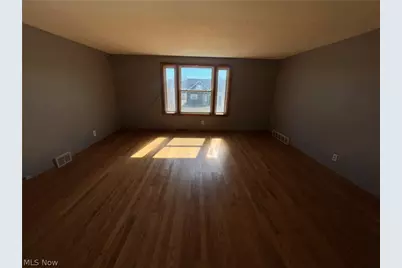 10925 McCracken Road, Garfield Heights, OH 44125 - Photo 4