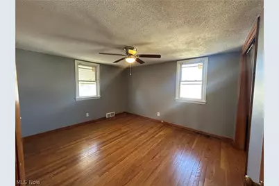 10925 McCracken Road, Garfield Heights, OH 44125 - Photo 2