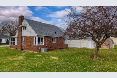 333 17th Street NW, Barberton, OH 44203 - Photo 4