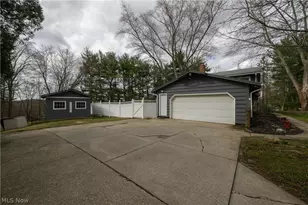 1420 Trails End Dr, New Franklin, OH 44216 - Photo 4