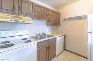 128 Orchard Dr, St Clairsville, OH 43950 - Photo 8