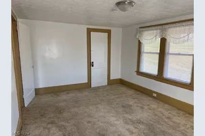 692 W Thornton Street, Akron, OH 44307 - Photo 16