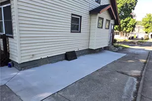 1043 Oakland Ave, Akron, OH 44310 - Photo 2