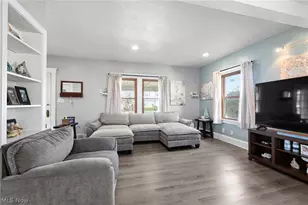 147 Hamilton St, Elyria, OH 44035 - Photo 6