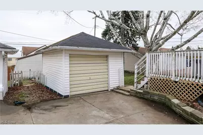 352 Bellflower Avenue NW, Canton, OH 44708 - Photo 4