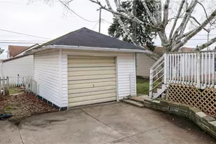 352 Bellflower Ave NW, Canton, OH 44708 - Photo 4