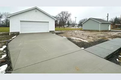 1587 Drexel Avenue NW, Warren, OH 44485 - Photo 2