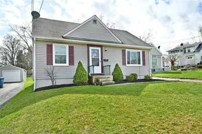 135 Clingan Street, Hubbard, OH 44425 - Photo 2