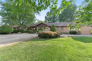 11950 Castleton Ln, Grafton, OH 44044 - Photo 2