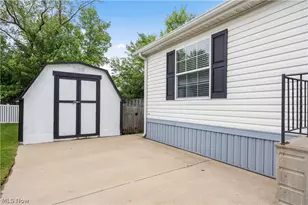 354 Pin Oak Cir, Elyria, OH 44035 - Photo 2