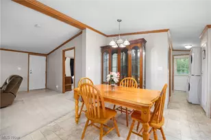 354 Pin Oak Cir, Elyria, OH 44035 - Photo 8