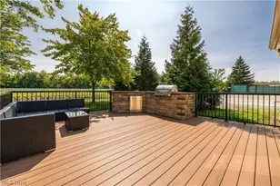 354 Pin Oak Cir, Elyria, OH 44035 - Photo 4