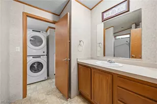 354 Pin Oak Cir, Elyria, OH 44035 - Photo 22