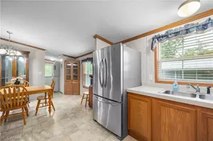 354 Pin Oak Cir, Elyria, OH 44035 - Photo 6
