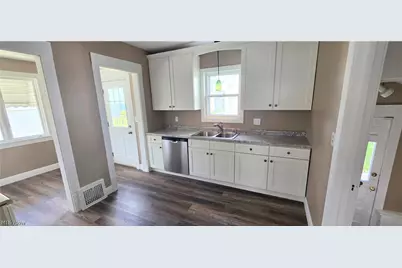 1017 Clinton Avenue SW, Canton, OH 44706 - Photo 6