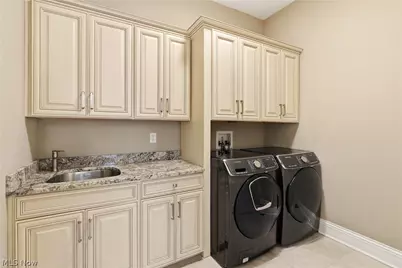 637 Lyonswood Drive, Hinckley, OH 44233 - Photo 16