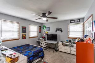 2218 Crestmont Dr, Girard, OH 44420 - Photo 38