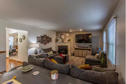 2218 Crestmont Drive, Girard, OH 44420 - Photo 10