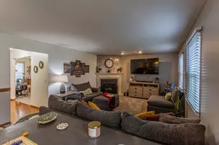 2218 Crestmont Dr, Girard, OH 44420 - Photo 10