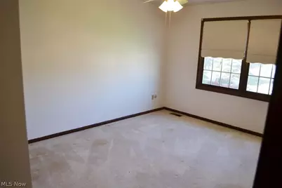 6566 Hythe Street NW, Canton, OH 44708 - Photo 12