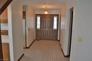 6566 Hythe St NW, Canton, OH 44708 - Photo 8