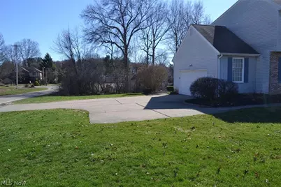 6566 Hythe Street NW, Canton, OH 44708 - Photo 4