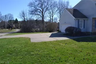 6566 Hythe St NW, Canton, OH 44708 - Photo 4