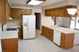 6566 Hythe St NW, Canton, OH 44708 - Photo 14