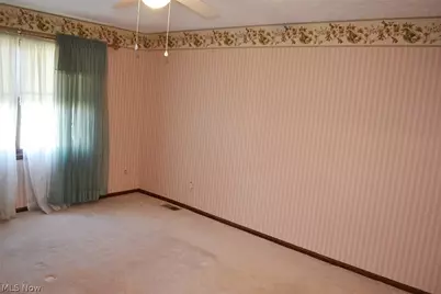 6566 Hythe Street NW, Canton, OH 44708 - Photo 16