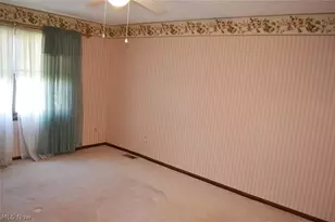 6566 Hythe St NW, Canton, OH 44708 - Photo 16