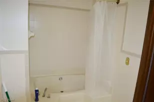 6566 Hythe St NW, Canton, OH 44708 - Photo 18