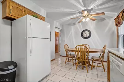 226 Helena Drive, Struthers, OH 44471 - Photo 6