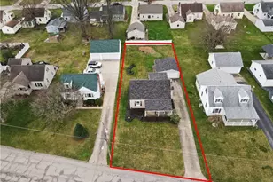 226 Helena Dr, Struthers, OH 44471 - Photo 2