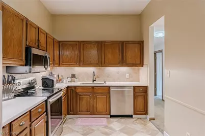 2889 Charing Cross Road NW, Canton, OH 44708 - Photo 10