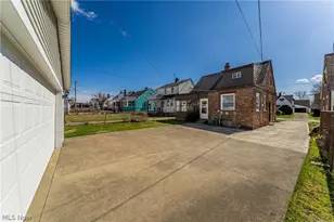 15705 Throckley Ave, Loveland, OH 44128 - Photo 38