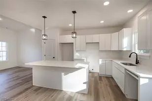 5595 Walnut St, Mentor on the Lake, OH 44060 - Photo 6