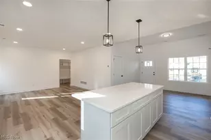 5595 Walnut St, Mentor on the Lake, OH 44060 - Photo 8