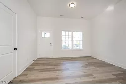 5595 Walnut Street, Mentor on the Lake, OH 44060 - Photo 2