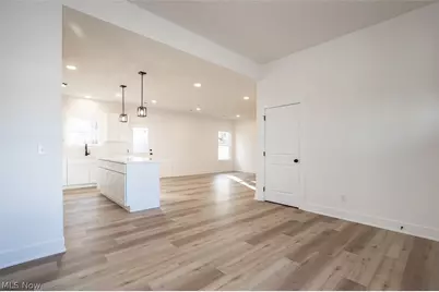 5595 Walnut Street, Mentor on the Lake, OH 44060 - Photo 4